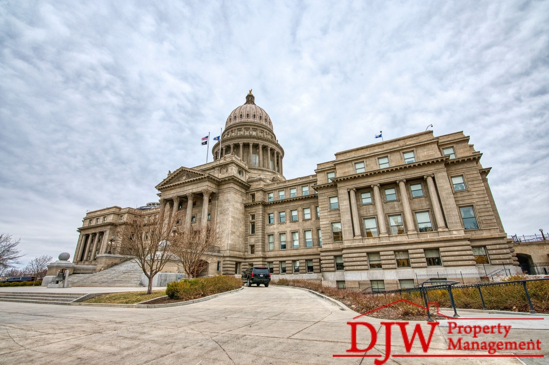 A wide-angle shot of the capitol building in Boise, Idaho.