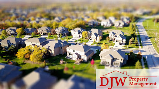 Suburban houses lined up in a neighborhood.